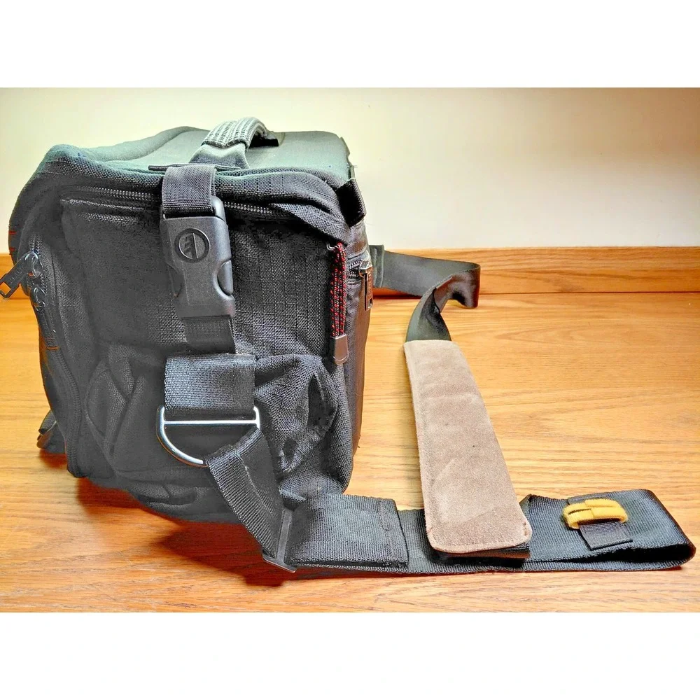 Vintage Tamrac Camera Bag – Black Shoulder Case for DSLR / SLR Cameras & Lenses